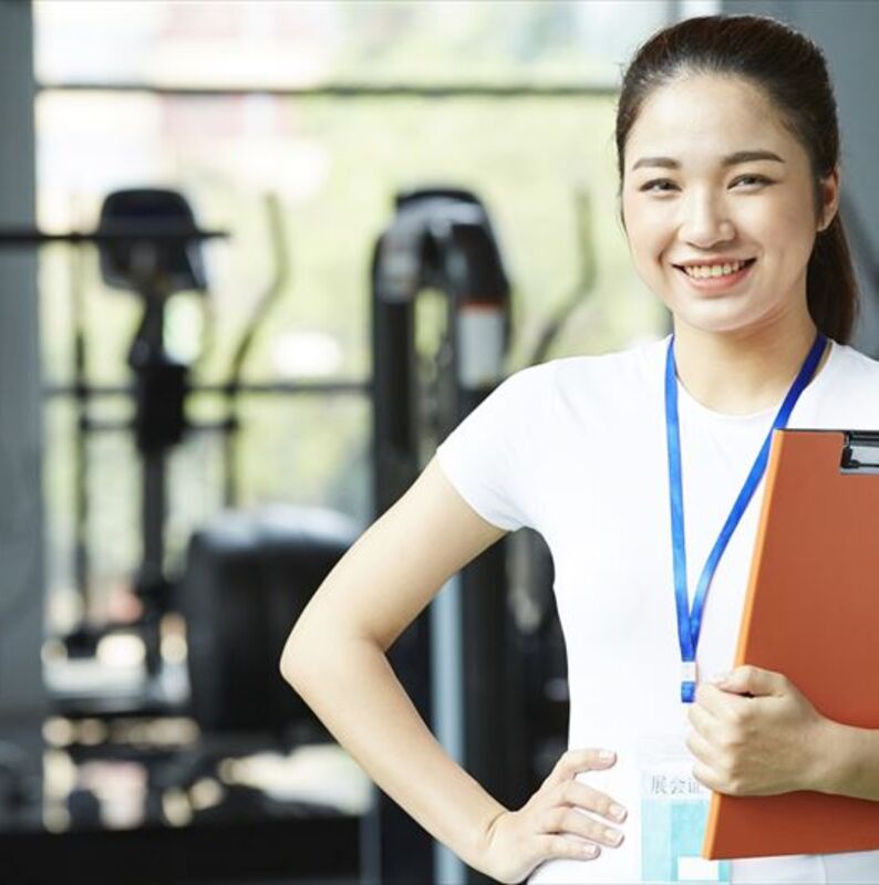 若いトレーナー_R